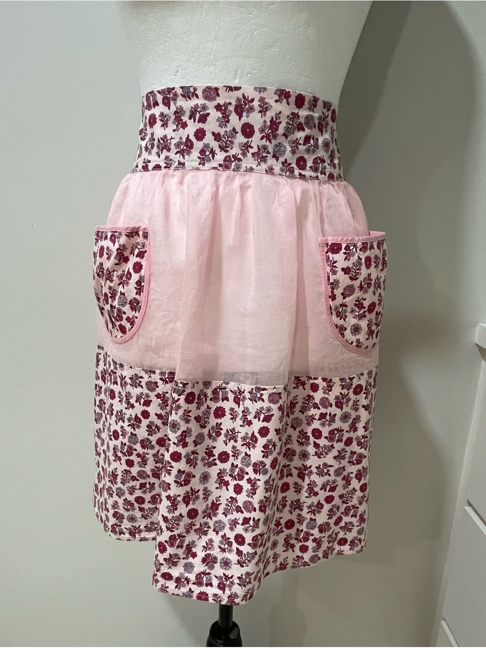 Vintage Pink Floral Tie Apron Kitschy Kitchen Bakery Sweets Grandma Cottagecore